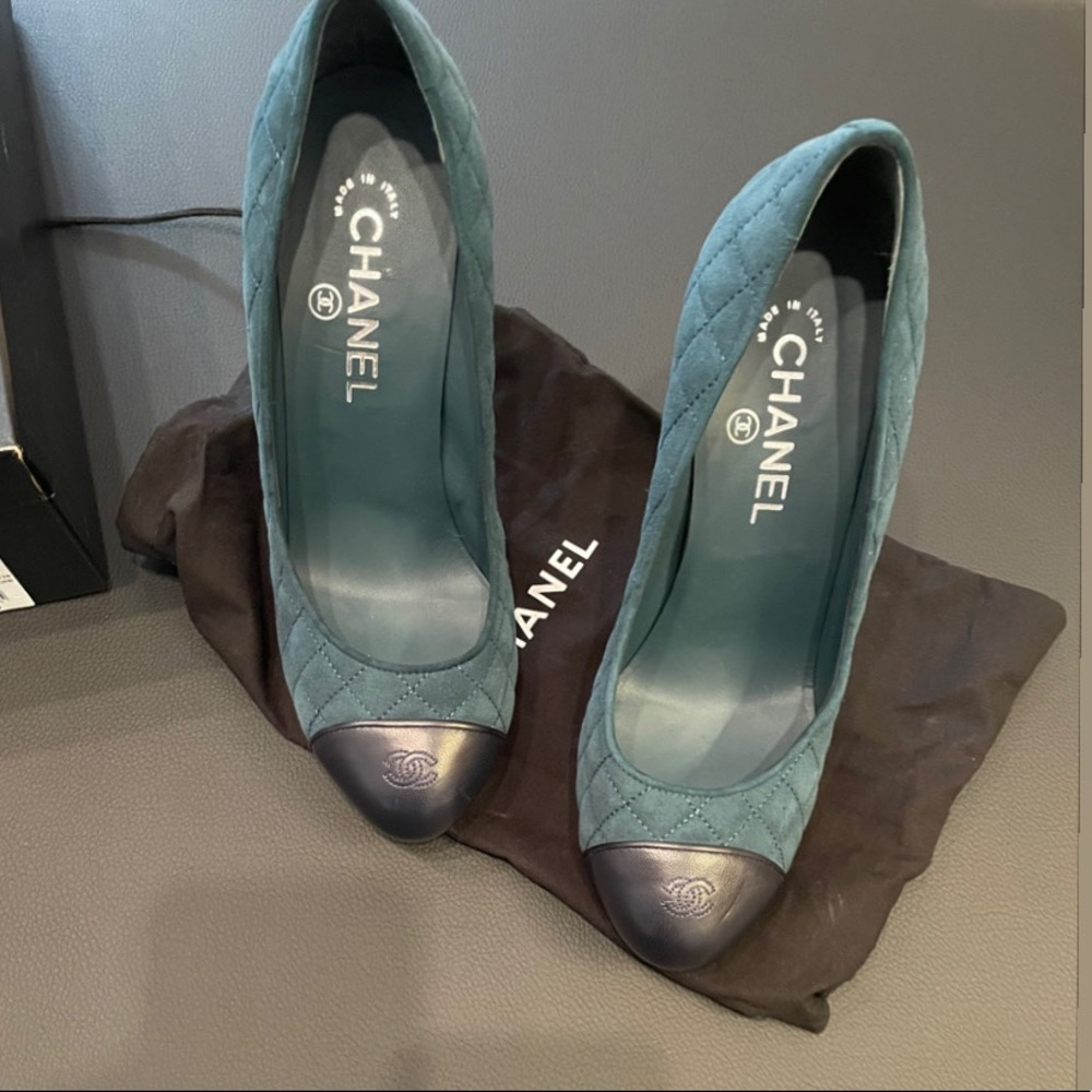 CHANEL - Rare Sale - Perfect for holidays  - 38.5